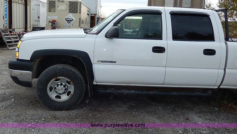 image for item H9562 2007 Chevrolet Silverado Classic 2500HD Crew Cab pickup truck