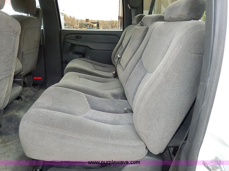 image for item H9562 2007 Chevrolet Silverado Classic 2500HD Crew Cab pickup truck