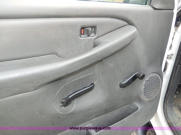 image for item H9562 2007 Chevrolet Silverado Classic 2500HD Crew Cab pickup truck