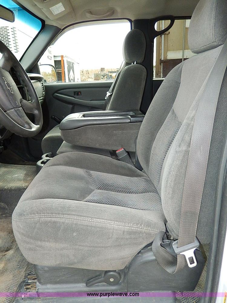 image for item H9562 2007 Chevrolet Silverado Classic 2500HD Crew Cab pickup truck