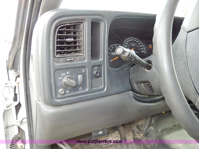 image for item H9562 2007 Chevrolet Silverado Classic 2500HD Crew Cab pickup truck