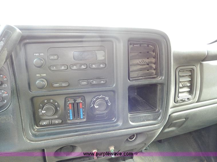 image for item H9562 2007 Chevrolet Silverado Classic 2500HD Crew Cab pickup truck