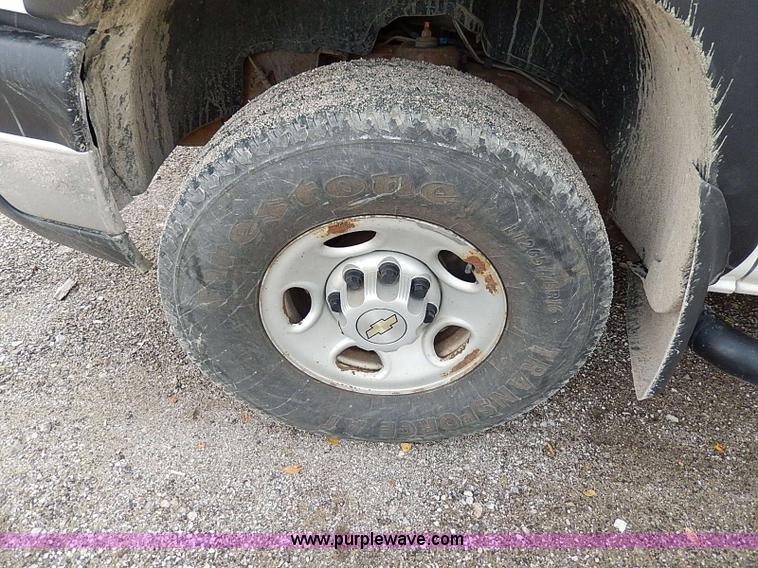 image for item H9562 2007 Chevrolet Silverado Classic 2500HD Crew Cab pickup truck