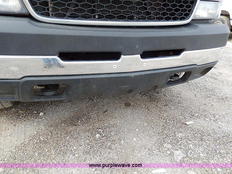 image for item H9562 2007 Chevrolet Silverado Classic 2500HD Crew Cab pickup truck