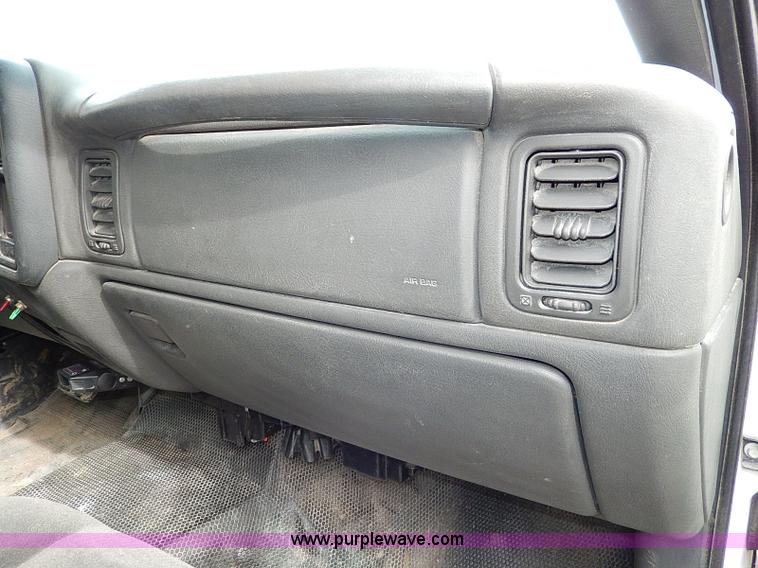 image for item H9562 2007 Chevrolet Silverado Classic 2500HD Crew Cab pickup truck