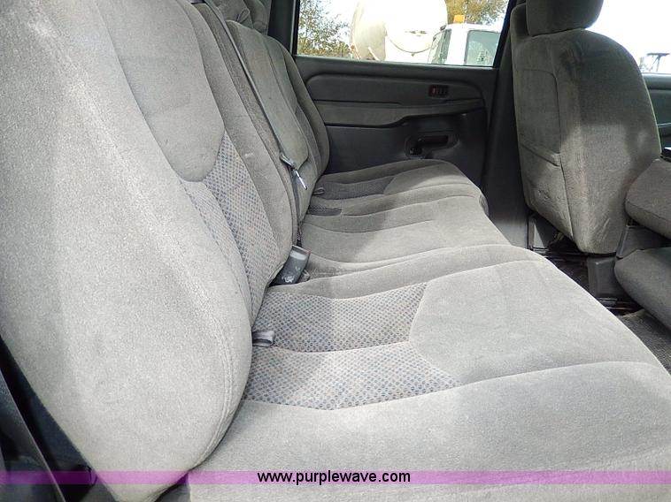 image for item H9562 2007 Chevrolet Silverado Classic 2500HD Crew Cab pickup truck