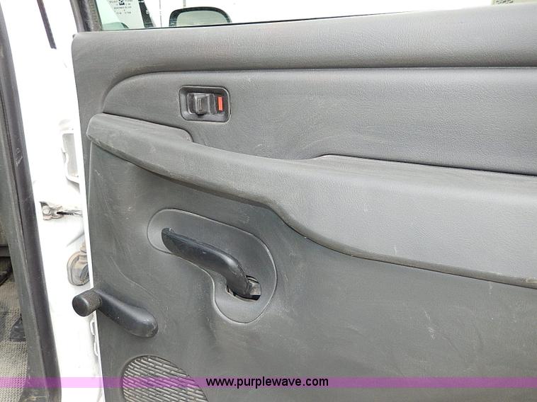 image for item H9562 2007 Chevrolet Silverado Classic 2500HD Crew Cab pickup truck