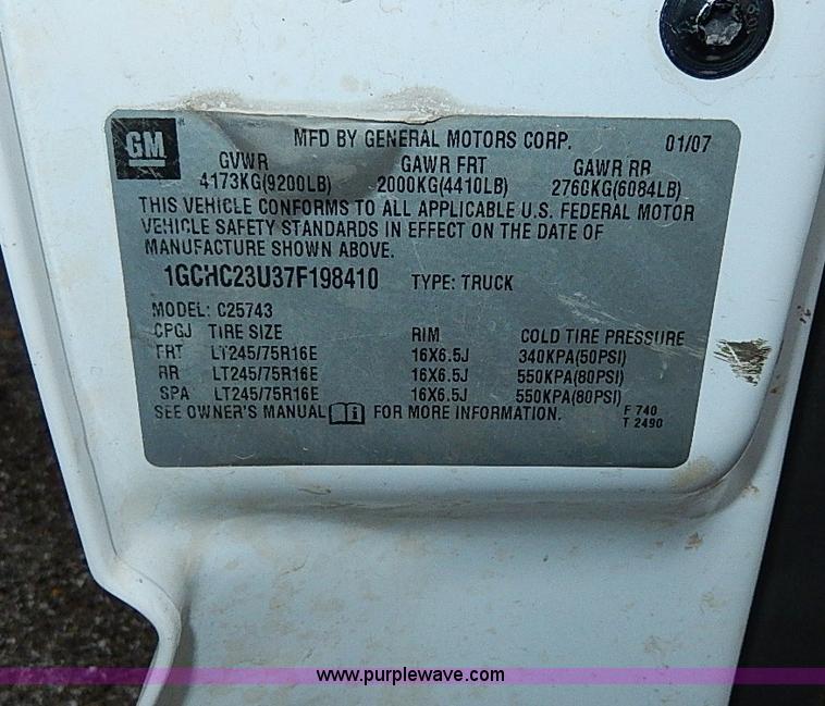 image for item H9562 2007 Chevrolet Silverado Classic 2500HD Crew Cab pickup truck