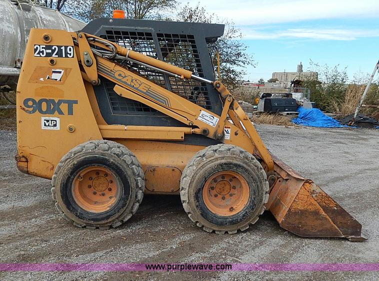 image for item H9577 1999 Case 90XT skid steer