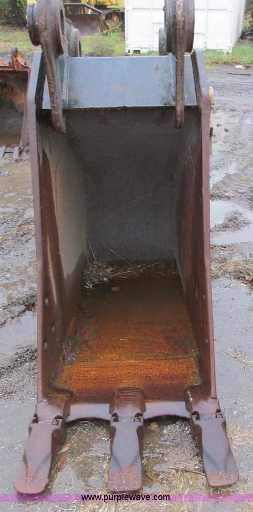 image for item H4153 CP Hitachi ZX200 excavator bucket