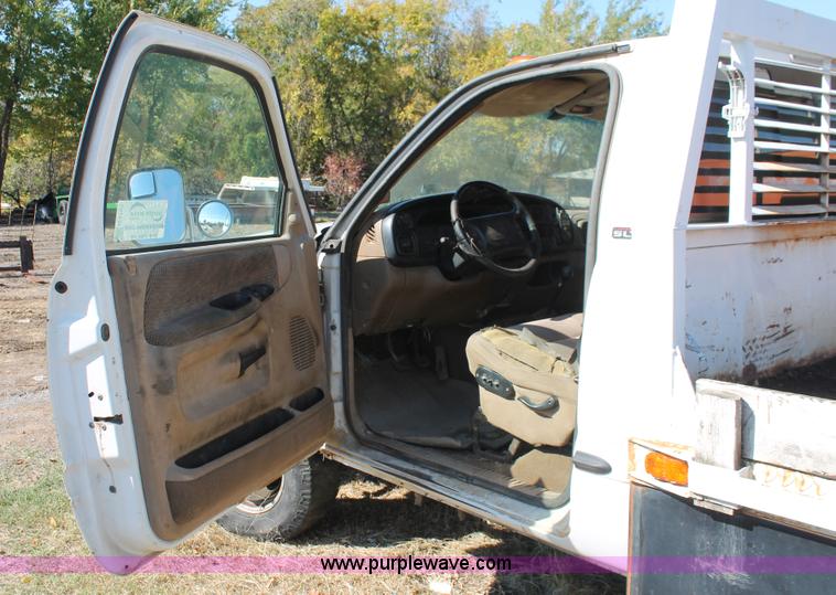 image for item H4165 1999 Dodge Ram 3500 flatbed truck