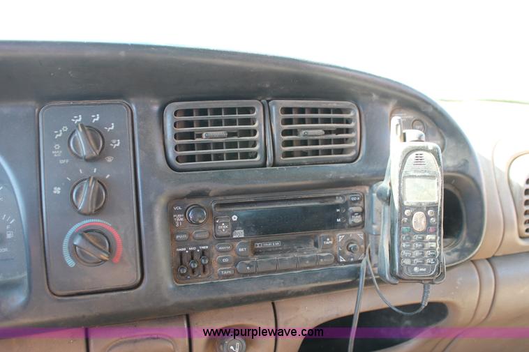 image for item H4165 1999 Dodge Ram 3500 flatbed truck