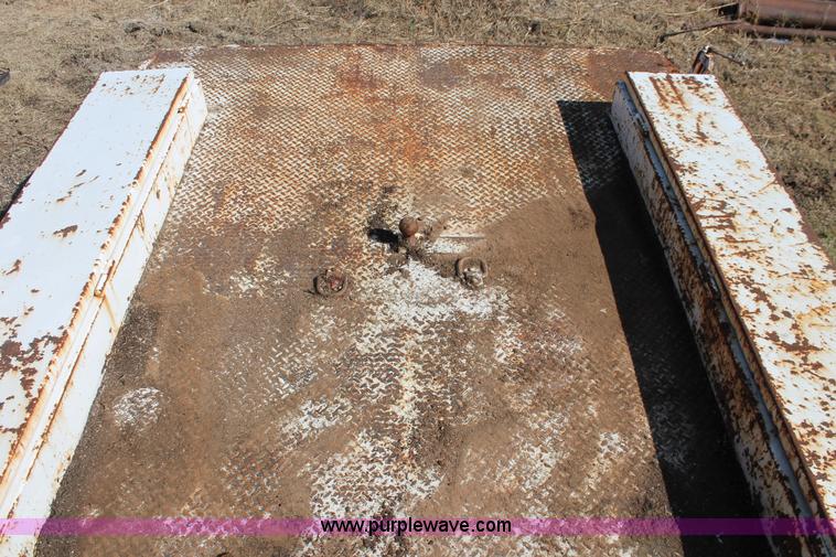 image for item H4165 1999 Dodge Ram 3500 flatbed truck