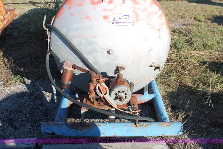 image for item H4172 700 gallon auxiliary fuel tank