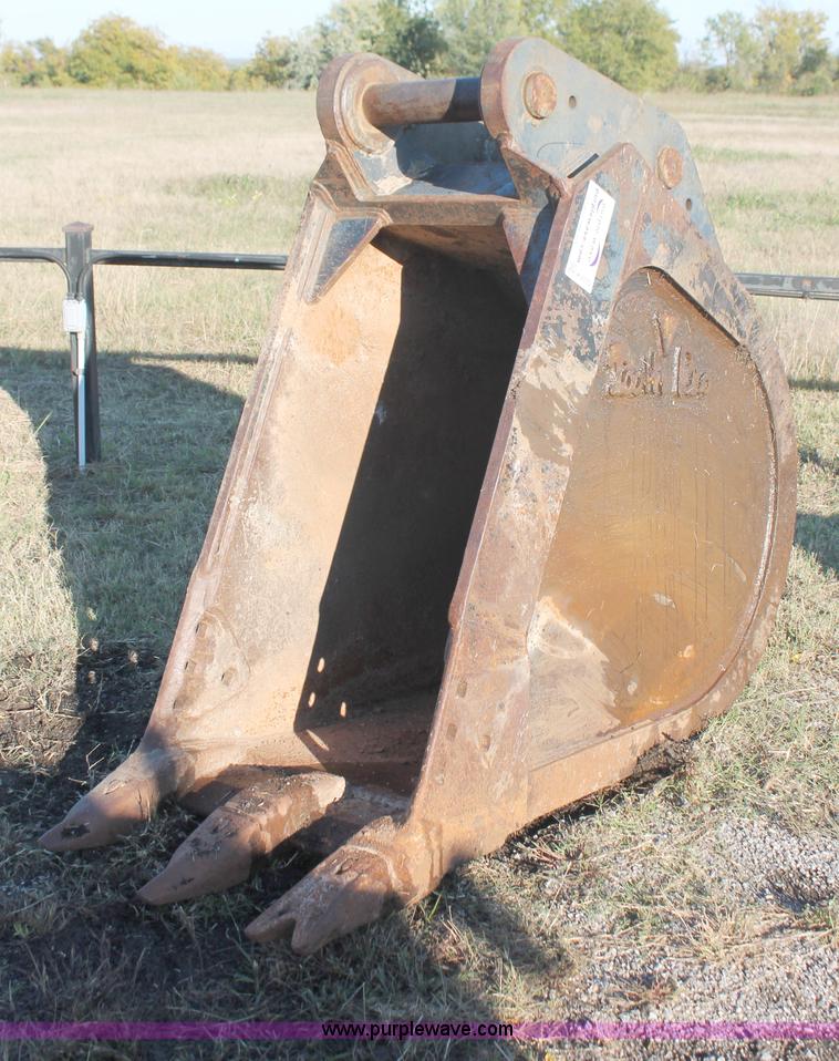 image for item H4173 Tooth Pro 28"W excavator bucket