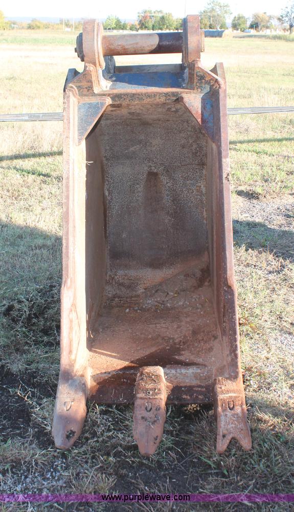 image for item H4173 Tooth Pro 28"W excavator bucket