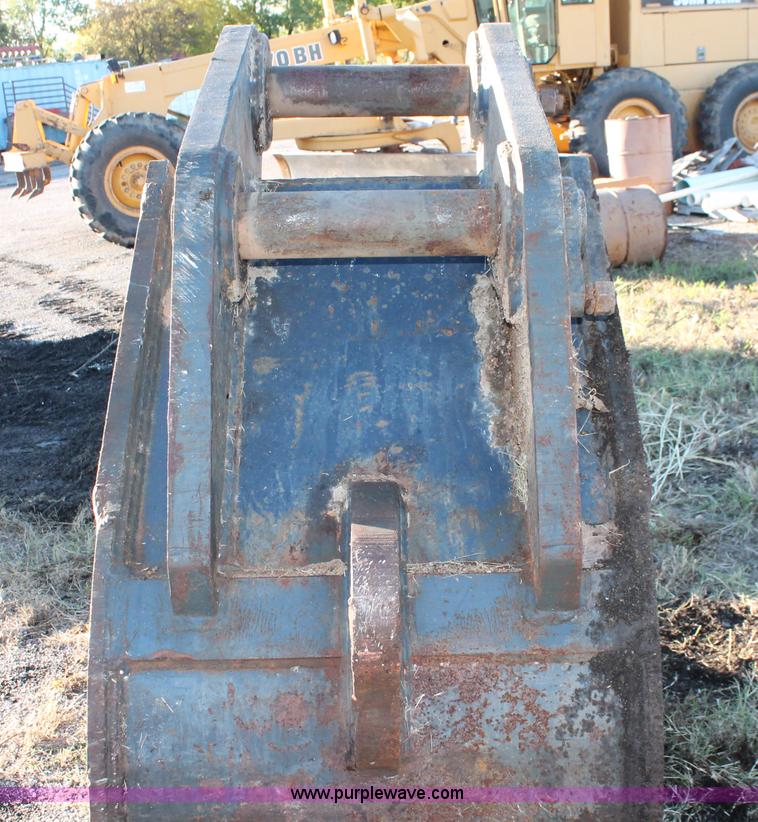 image for item H4173 Tooth Pro 28"W excavator bucket