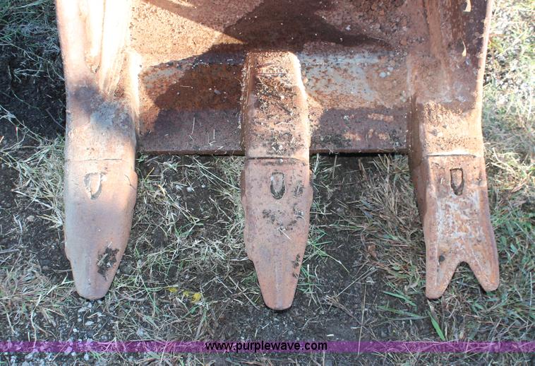 image for item H4173 Tooth Pro 28"W excavator bucket