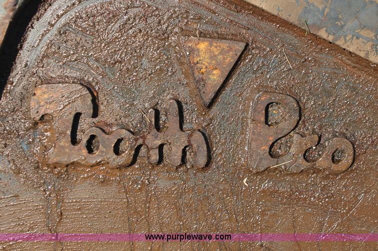 image for item H4173 Tooth Pro 28"W excavator bucket