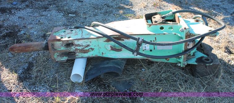 image for item H4175 2005 Tramac 300 hydraulic breaker