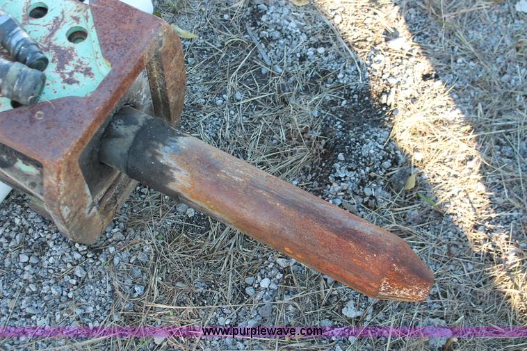 image for item H4175 2005 Tramac 300 hydraulic breaker