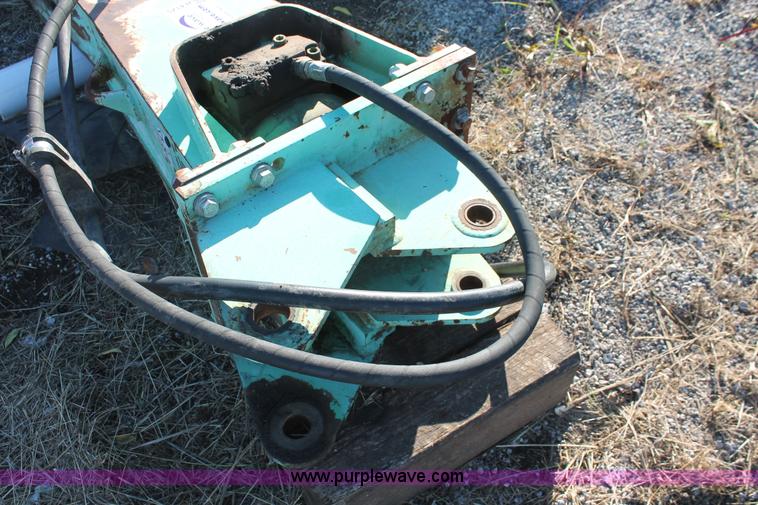 image for item H4175 2005 Tramac 300 hydraulic breaker