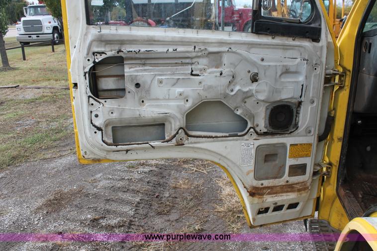 image for item H4176 1990 Isuzu NPR box truck