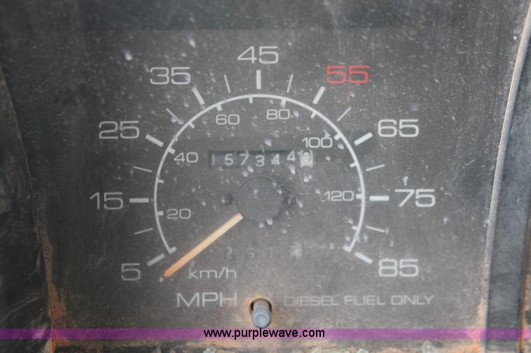 image for item H4176 1990 Isuzu NPR box truck