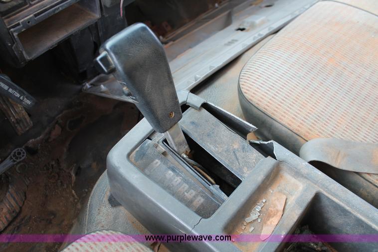 image for item H4176 1990 Isuzu NPR box truck