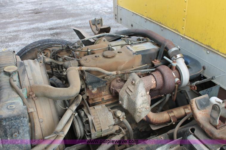 image for item H4176 1990 Isuzu NPR box truck