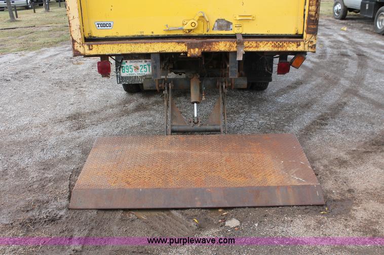 image for item H4176 1990 Isuzu NPR box truck