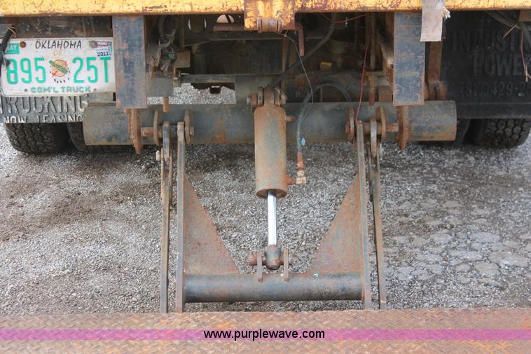 image for item H4176 1990 Isuzu NPR box truck