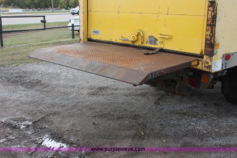 image for item H4176 1990 Isuzu NPR box truck