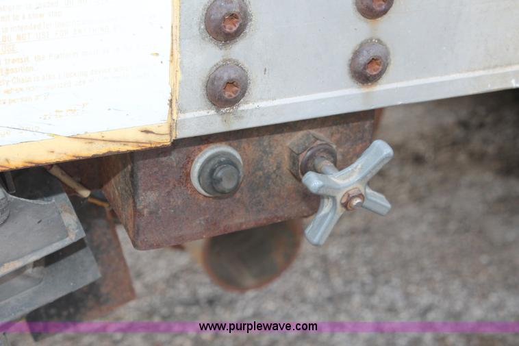 image for item H4176 1990 Isuzu NPR box truck