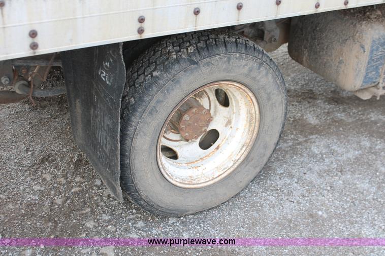 image for item H4176 1990 Isuzu NPR box truck