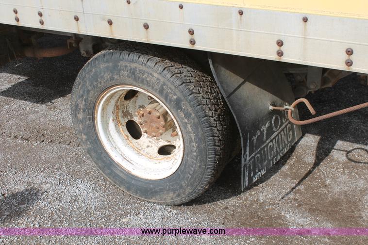 image for item H4176 1990 Isuzu NPR box truck