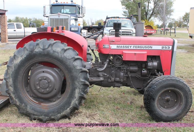image for item H4178 1995 Massey-Ferguson 253 tractor