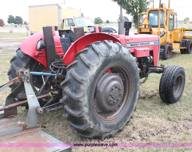 image for item H4178 1995 Massey-Ferguson 253 tractor