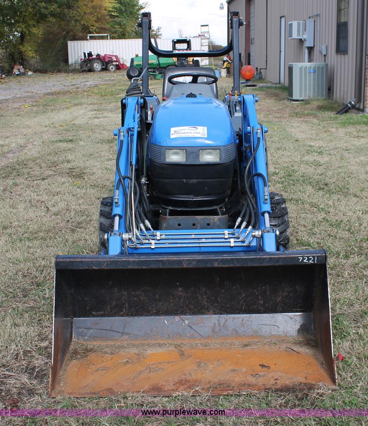 image for item H4179 New Holland TC18 tractor