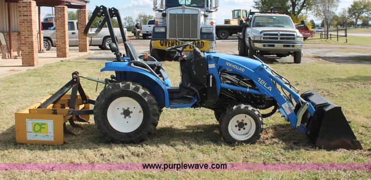 image for item H4179 New Holland TC18 tractor