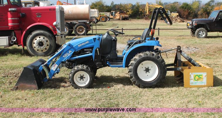 image for item H4179 New Holland TC18 tractor