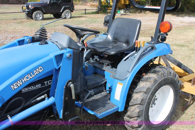 image for item H4179 New Holland TC18 tractor