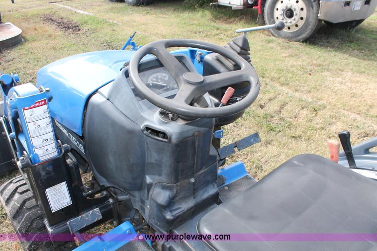 image for item H4179 New Holland TC18 tractor