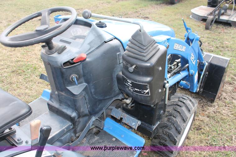image for item H4179 New Holland TC18 tractor