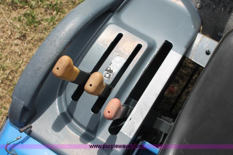 image for item H4179 New Holland TC18 tractor