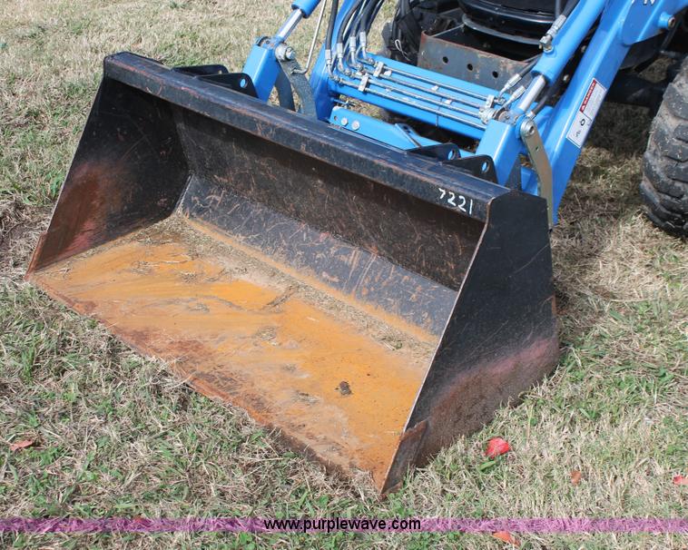 image for item H4179 New Holland TC18 tractor