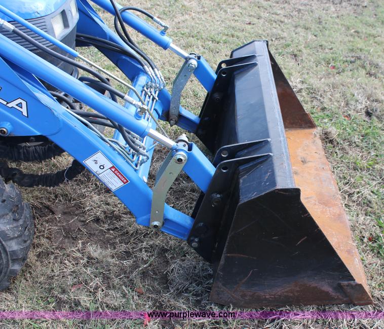 image for item H4179 New Holland TC18 tractor