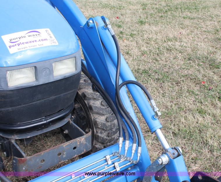 image for item H4179 New Holland TC18 tractor