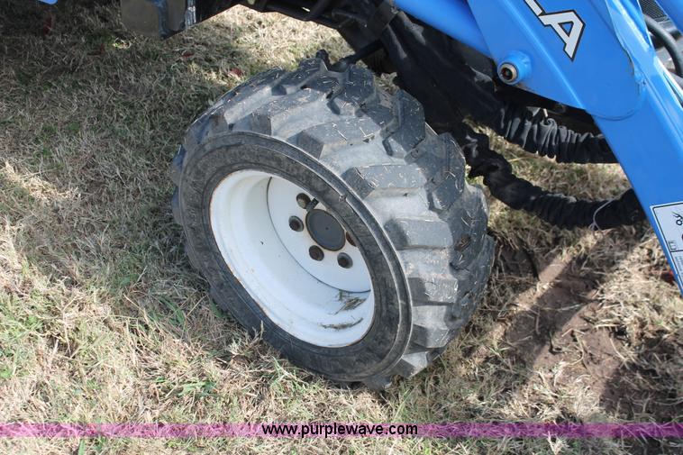 image for item H4179 New Holland TC18 tractor