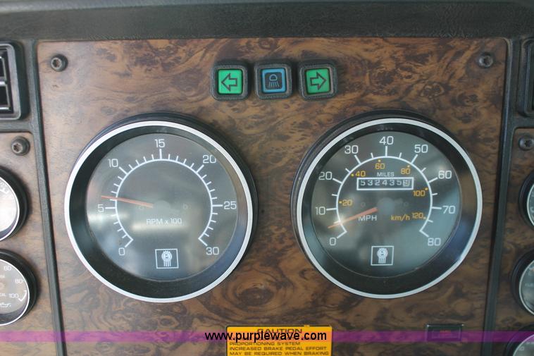 image for item H4181 1996 Kenworth T800B dump truck